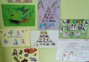 Rodzice wspólnie z dziećmi wykonali plakaty promujące zdrowy styl życia na wystawę.
