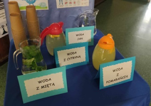 Stoisko do degustacji wody dla rodziców.