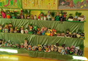 Wystawa prac dzieci i rodziców pt.: "Trawiasty ludzik"