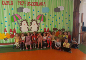 Zdjęcie grupowe dzieci podczas Dnia Przedszkolaka.